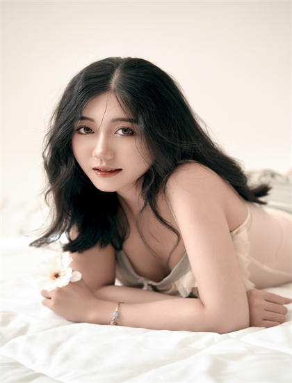 幕后探秘《靓女差馆》：导演的艺术风格与视觉语言 揭示艺术创作的艰辛与快乐